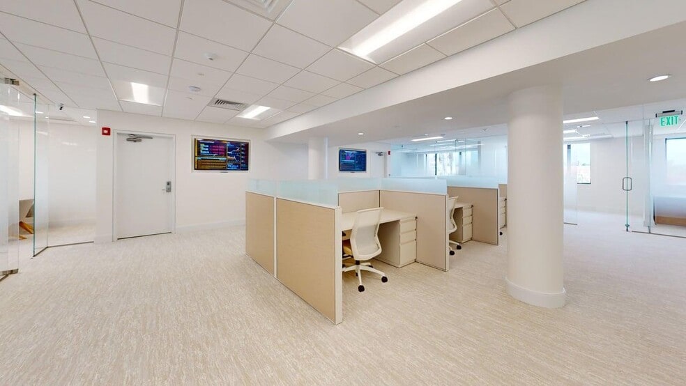 More Photos Of 324 Royal Palm Way, Palm Beach Office For Lease