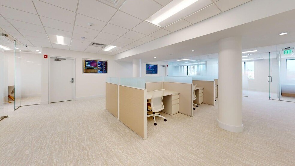More Photos Of 324 Royal Palm Way, Palm Beach Office For Lease