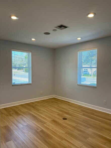 More Photos Of 1000 Bass Blvd, Dunedin Office For Sale