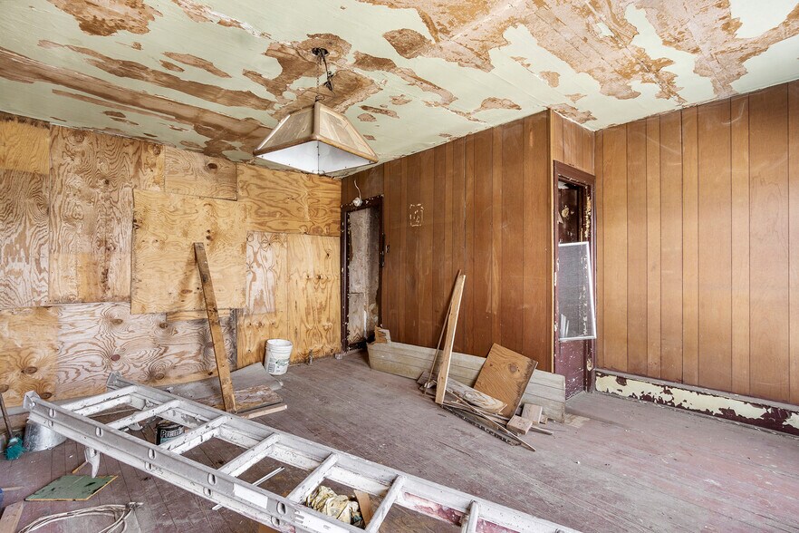 More Photos Of 2111 Germantown Ave, Philadelphia Bar For Sale