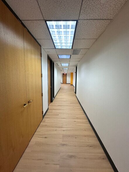More Photos Of 730 Holiday Dr, Pittsburgh Office For Lease