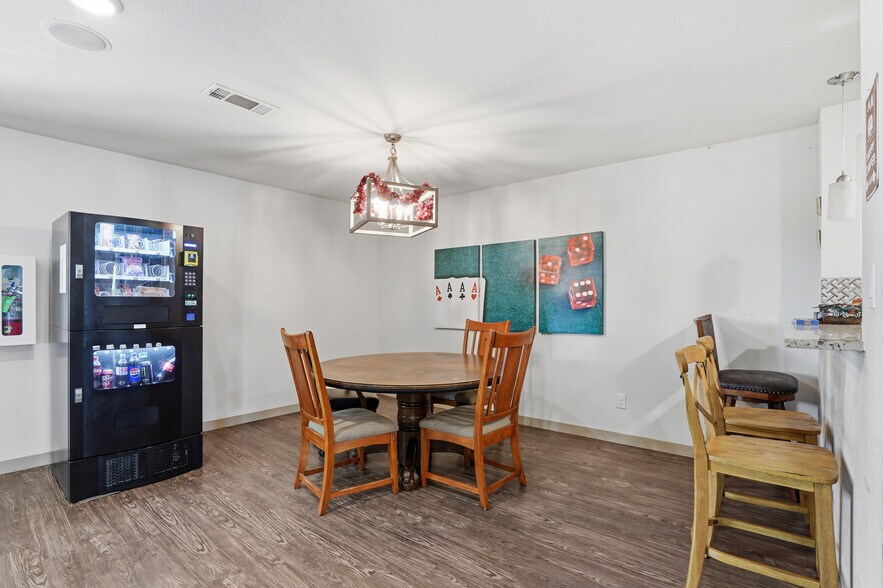 More Photos Of 5860 N FM 51, Weatherford Trailer Camper Park For Sale