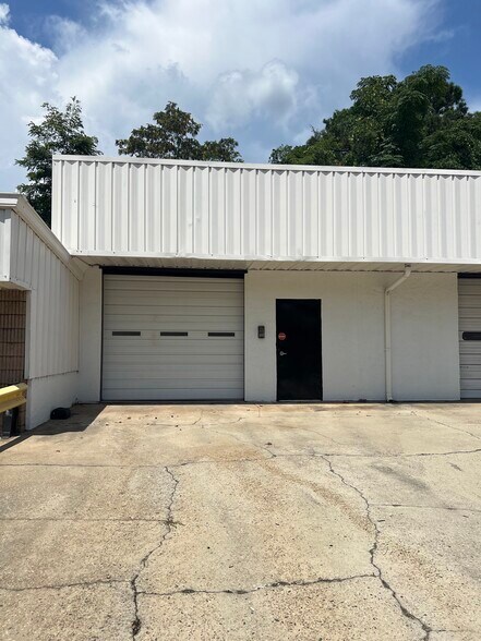 Primary Photo Of 312 Glynn St N, Fayetteville Auto Repair For Lease