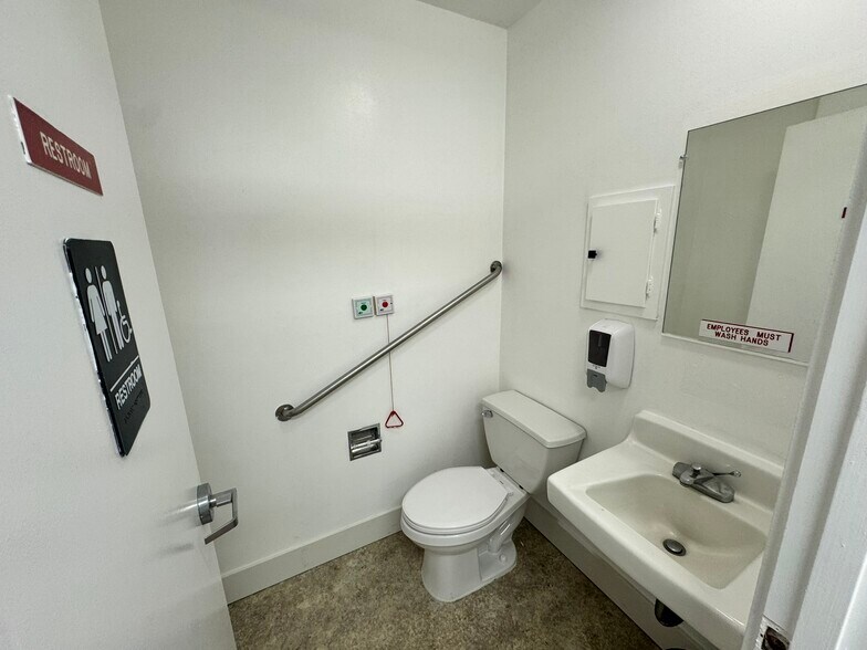 More Photos Of 13350 Big Basin Way, Boulder Creek Medical For Lease