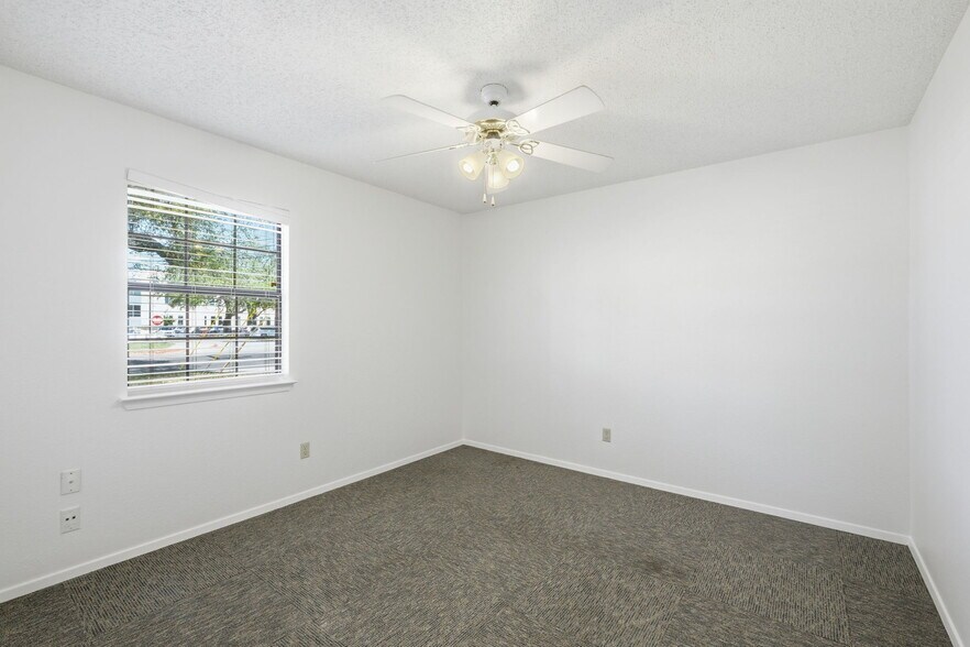 More Photos Of 403 W Anderson Ave, Round Rock Loft Creative Space For Sale