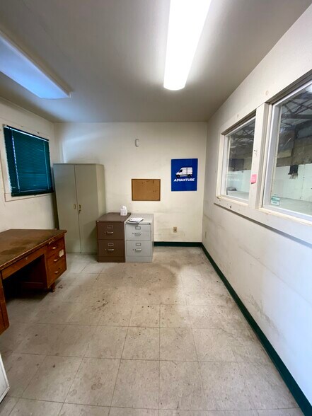 More Photos Of 7530 Hebbardsville Rd, Athens Distribution For Sale