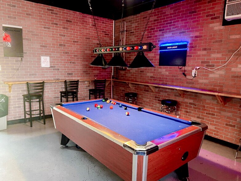 More Photos Of 1112 Madison St, South Roxana Restaurant For Sale