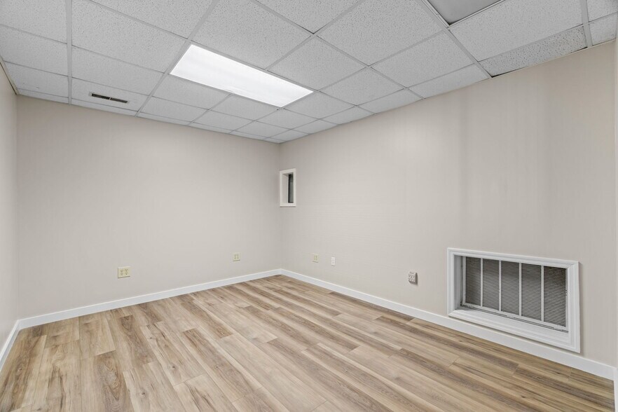 More Photos Of 10063 US-72, Rogersville Warehouse For Lease
