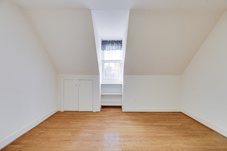 More Photos Of 217 N Washington St, Alexandria Office Residential For Sale
