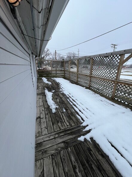 More Photos Of 100 E Grove St, Poplar Grove Freestanding For Lease