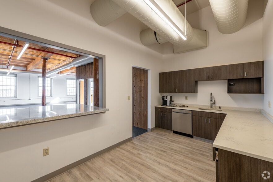 More Photos Of 175 Cabot St, Lowell Unknown For Lease