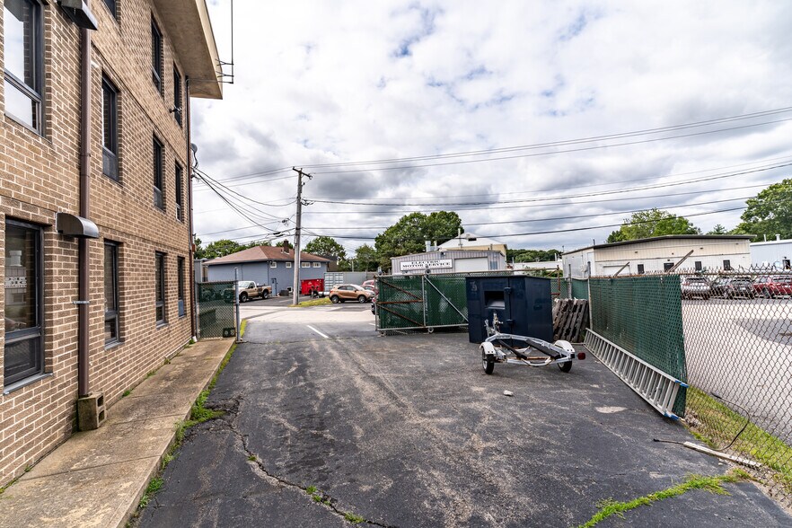 More Photos Of 55 Jefferson Blvd, Warwick Office For Sale