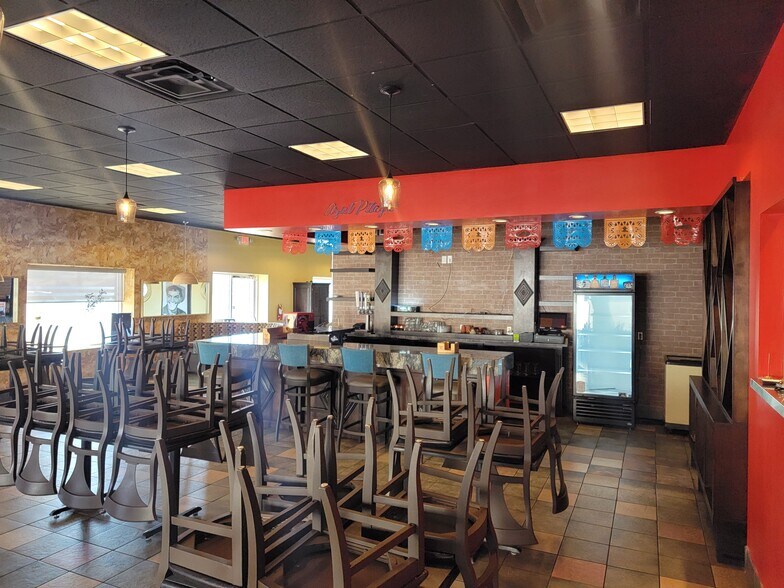 More Photos Of 186 N Grand Ave, Nogales Restaurant For Lease