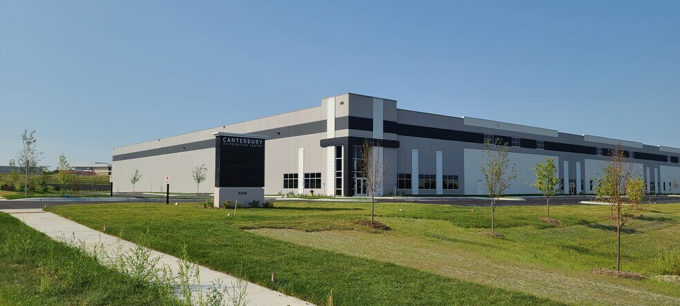 More Photos Of 3200 4th Ave E, Shakopee Distribution For Lease