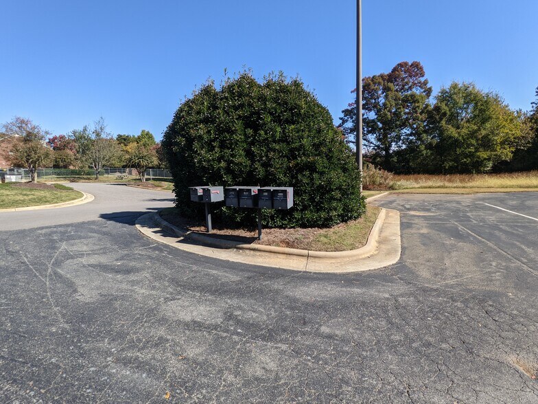 More Photos Of 249 Williamson Rd, Mooresville Medical For Lease