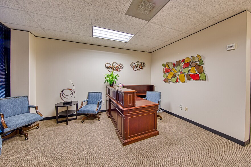 More Photos Of 1300 N Sam Houston Pky E, Houston Office Residential For Lease