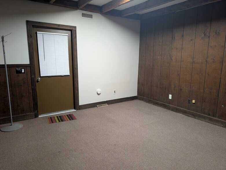 More Photos Of 366 Derby Ave, Derby Office For Lease