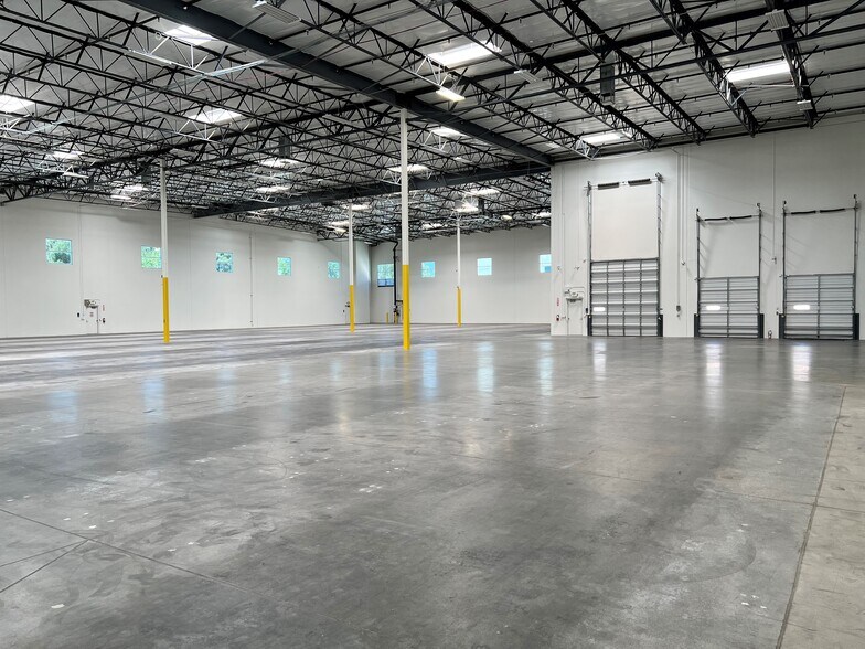 More Photos Of 3390 E Miraloma Ave, Anaheim Warehouse For Lease