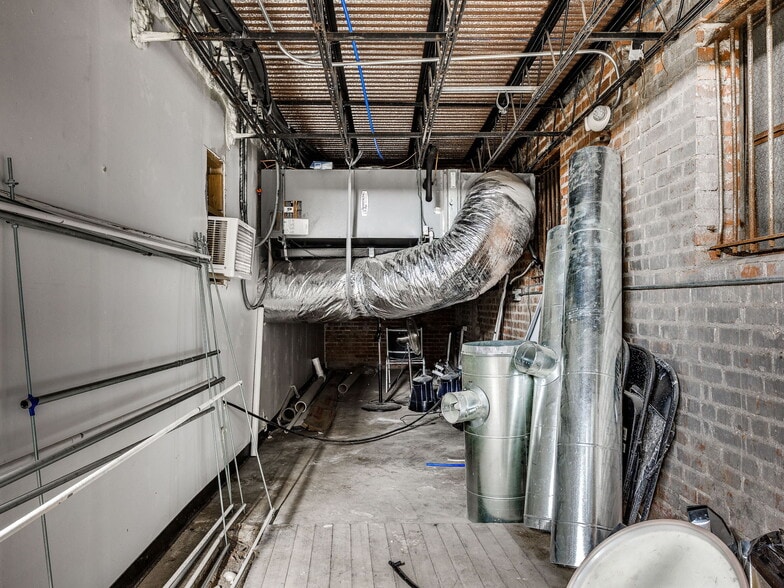 More Photos Of 212 W Main St, Shawnee Storefront Retail Office For Lease