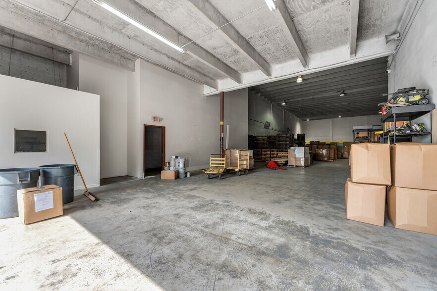 More Photos Of 2100 Nw 102nd Pl, Doral Warehouse For Lease
