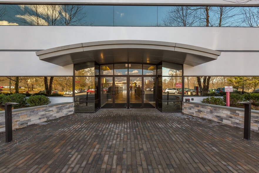 More Photos Of 5 Becker Farm Rd, Roseland Office For Lease