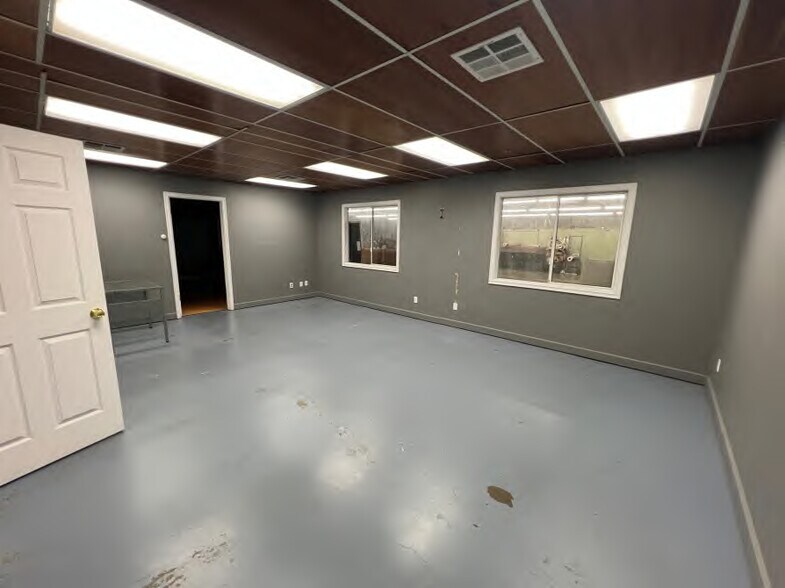 More Photos Of 630 S Clarence St, Los Angeles Manufacturing For Lease