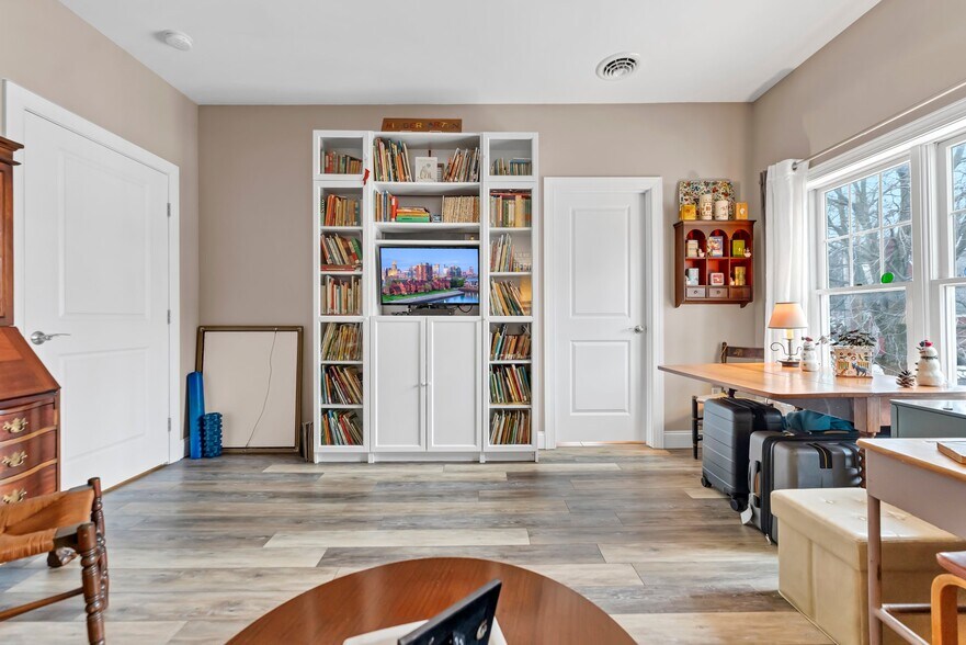 More Photos Of 6576 E Quaker St, Orchard Park Freestanding For Sale