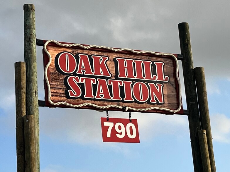 Primary Photo Of 790 N US Highway 1, Oak Hill Light Distribution For Sale