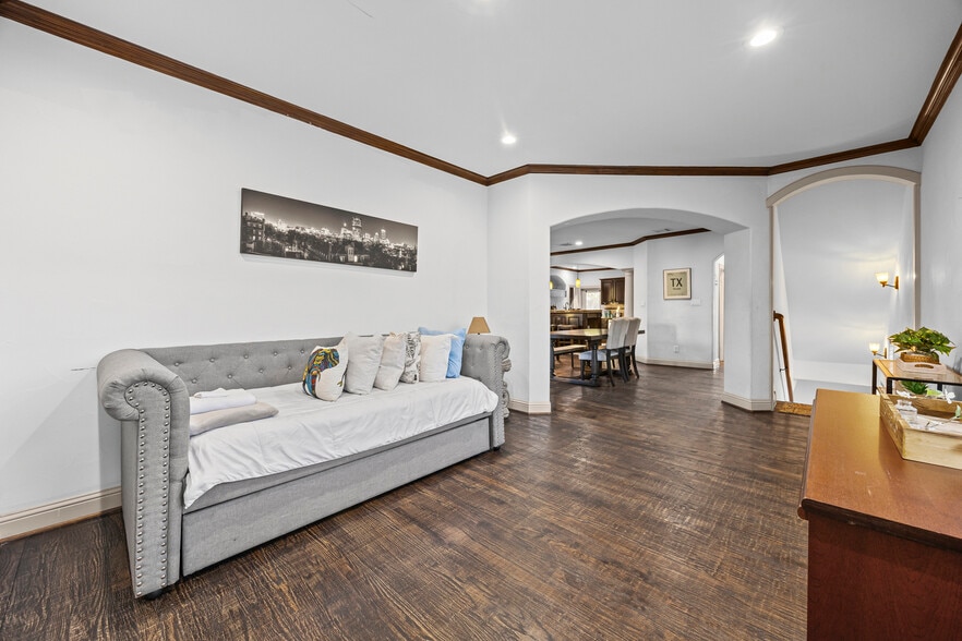 More Photos Of 5100 Mission Ave, Dallas Apartments For Sale