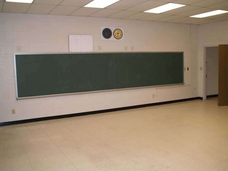 More Photos Of 1901 Mascoutah Ave, Belleville Schools For Sale