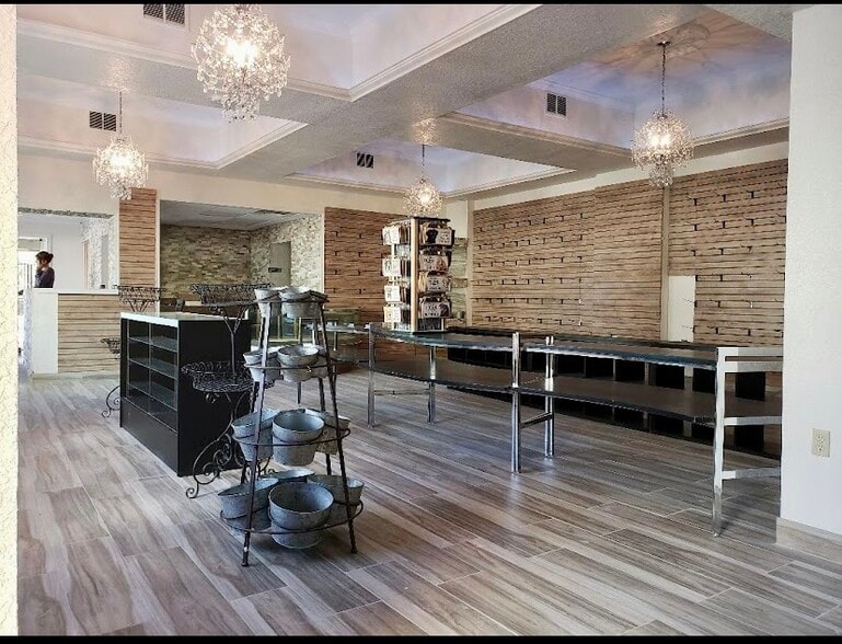 More Photos Of 692 N Orange Ave, Orlando Freestanding For Lease