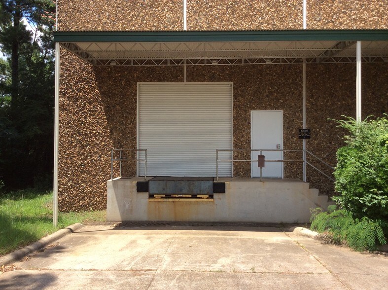 More Photos Of 5408 Interstate Dr, Shreveport Warehouse For Lease
