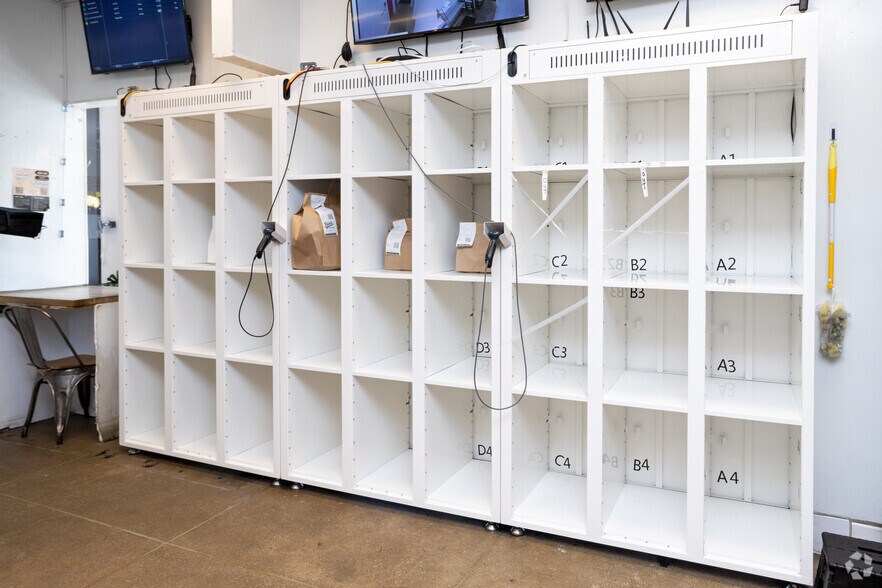 More Photos Of 615 N Western Ave, Los Angeles Storefront For Lease