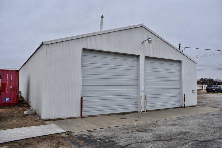 More Photos Of 110 30 St, Fremont Warehouse For Sale