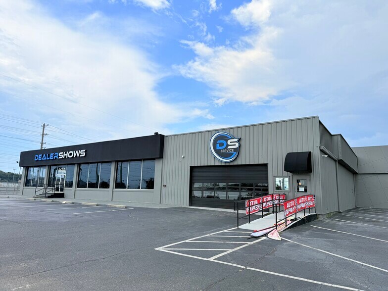 More Photos Of 2660 S Mendenhall Rd, Memphis Auto Repair For Lease