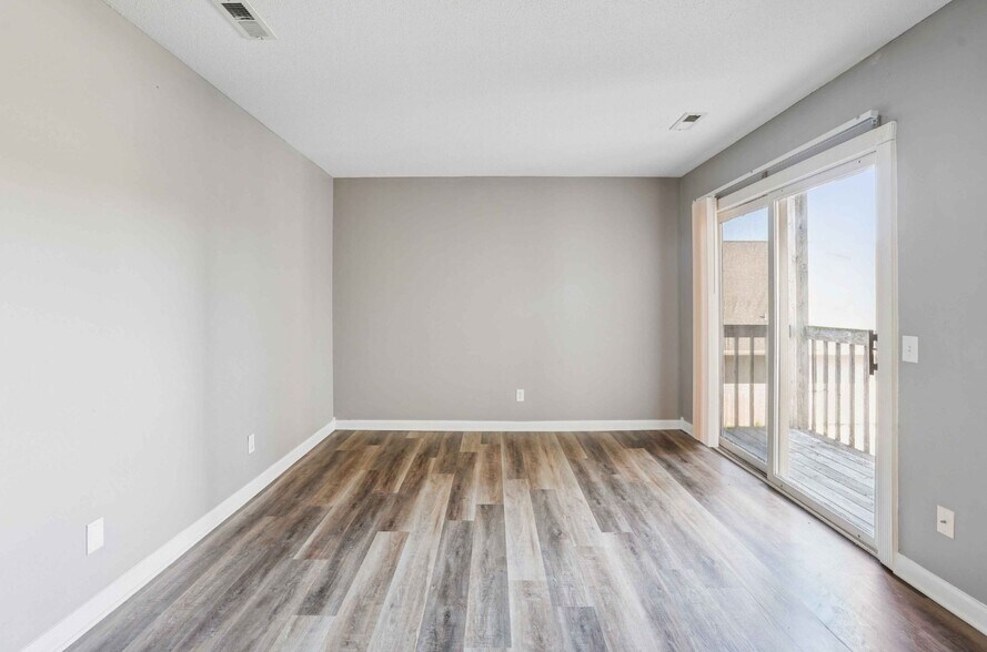 More Photos Of 1011 SE 3rd St, Ankeny Apartments For Sale