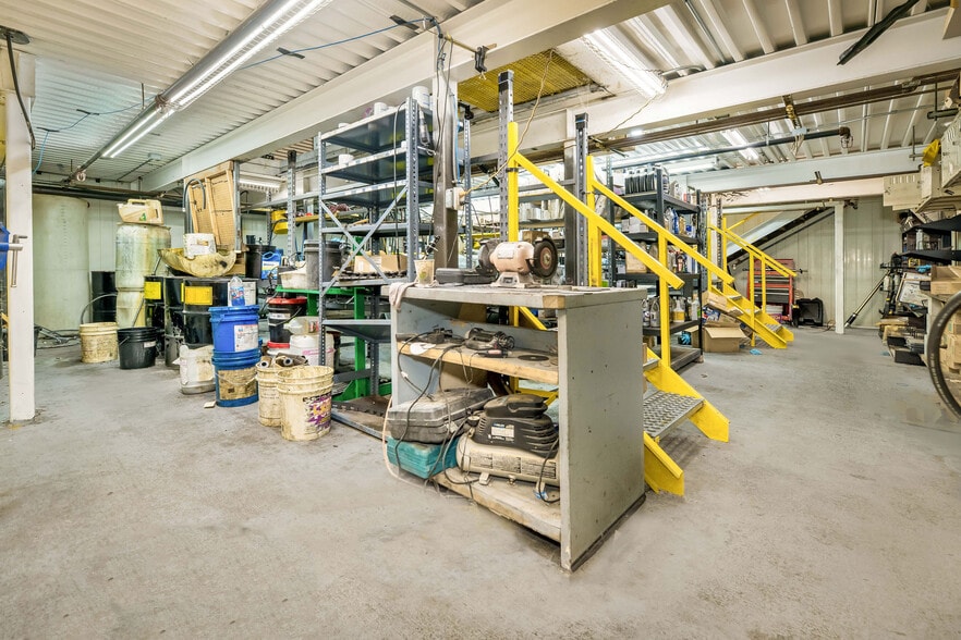 More Photos Of 17548 Penn Valley Dr, Penn Valley Auto Repair For Sale