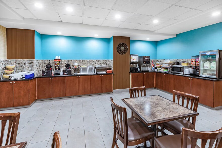 More Photos Of 4038 Frontage Road I-10 E, San Antonio Hotel For Sale