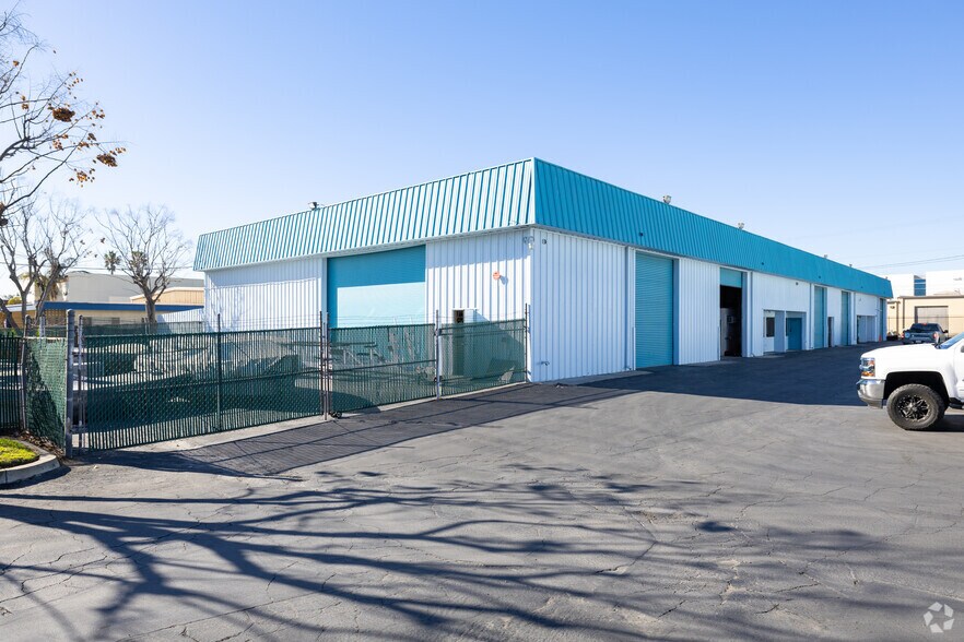 Primary Photo Of 1646-1652 Francis St, Ontario Warehouse For Lease
