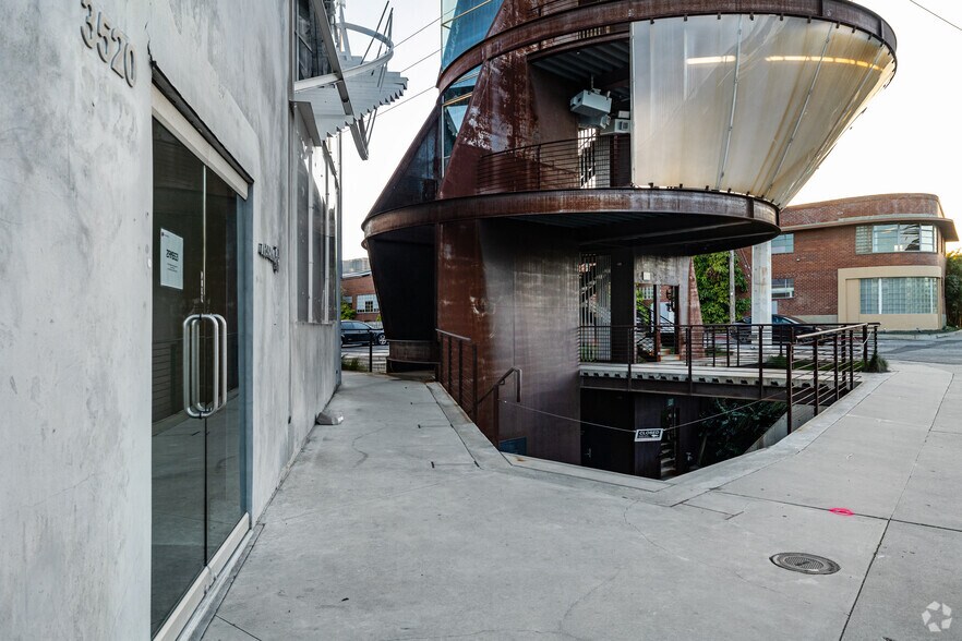 More Photos Of 3532 Hayden Ave, Culver City Unknown For Lease