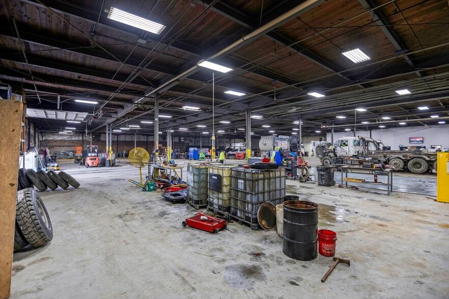 More Photos Of 808 Rhoads Ave, Columbus Warehouse For Lease