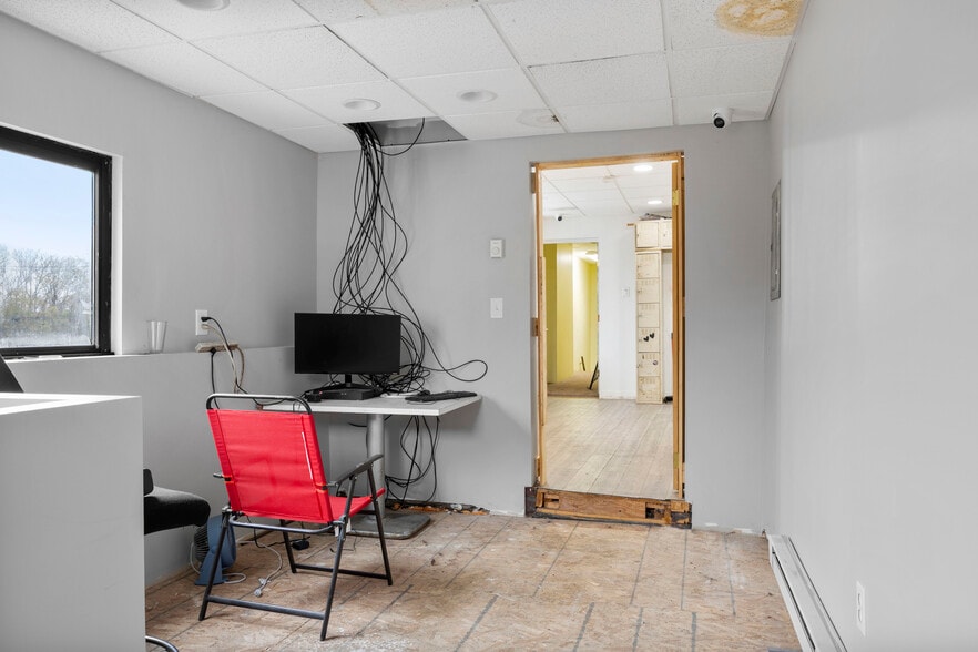 More Photos Of 1118 Broadway, Albany Bar For Sale