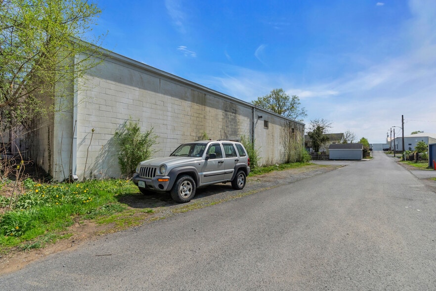 More Photos Of 449 N Cameron St, Winchester Manufacturing For Lease