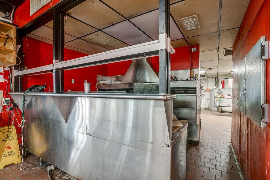 More Photos Of 8901 Jacksboro Hwy, Lakeside Restaurant For Lease