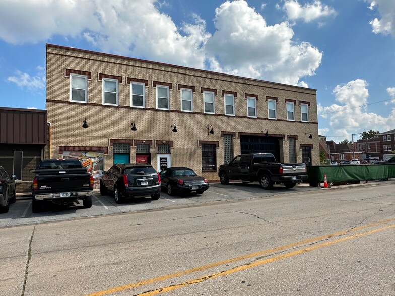 More Photos Of 105 S 3rd St, Rogers Restaurant For Lease