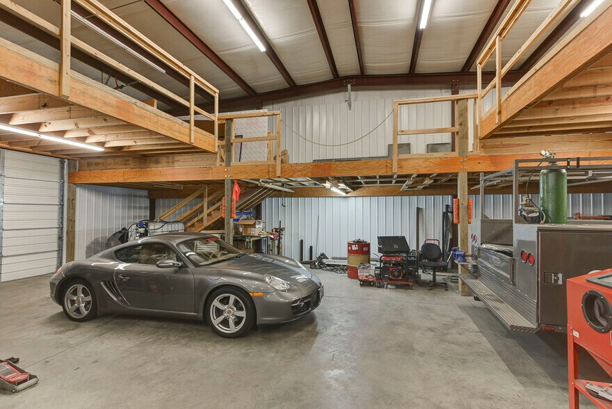 More Photos Of 108 Prides Way, Lexington Light Distribution For Sale