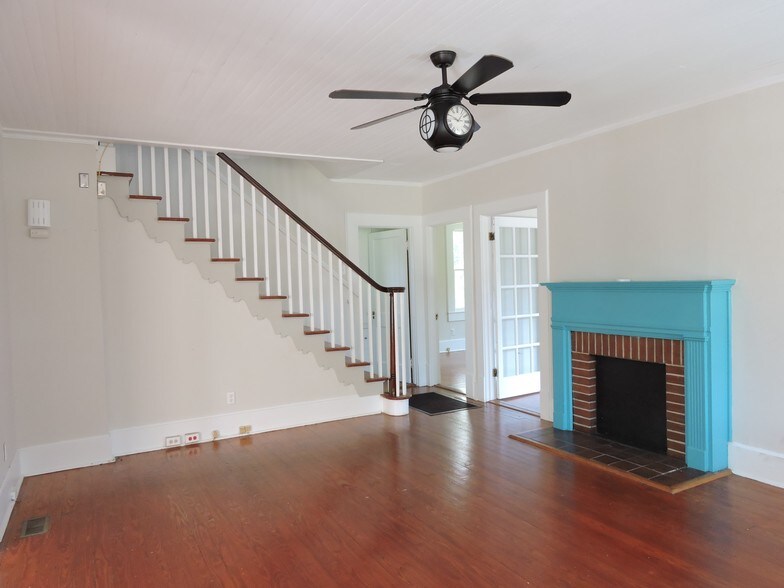 More Photos Of 2218 Mahan Dr, Tallahassee Office Residential For Sale