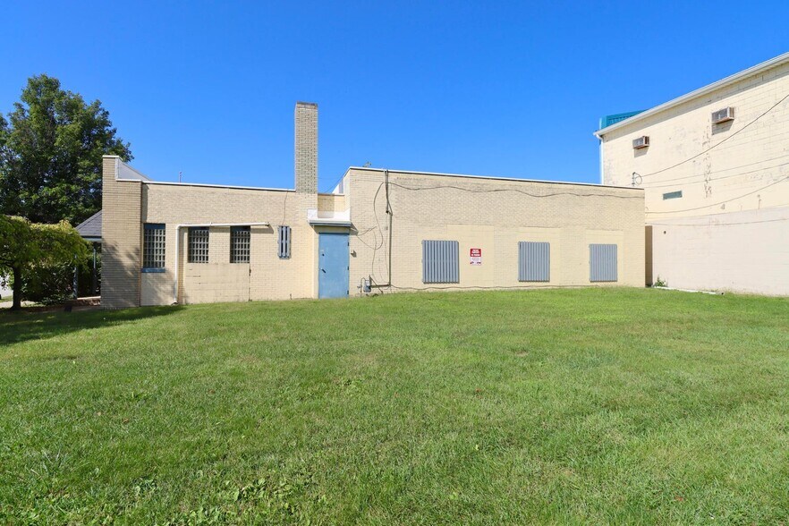 More Photos Of 414 Lincolnway, La Porte Office For Sale