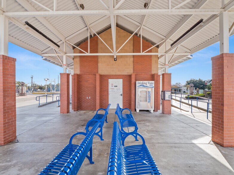 More Photos Of 504 W 7th St, Hanford Freestanding For Sale