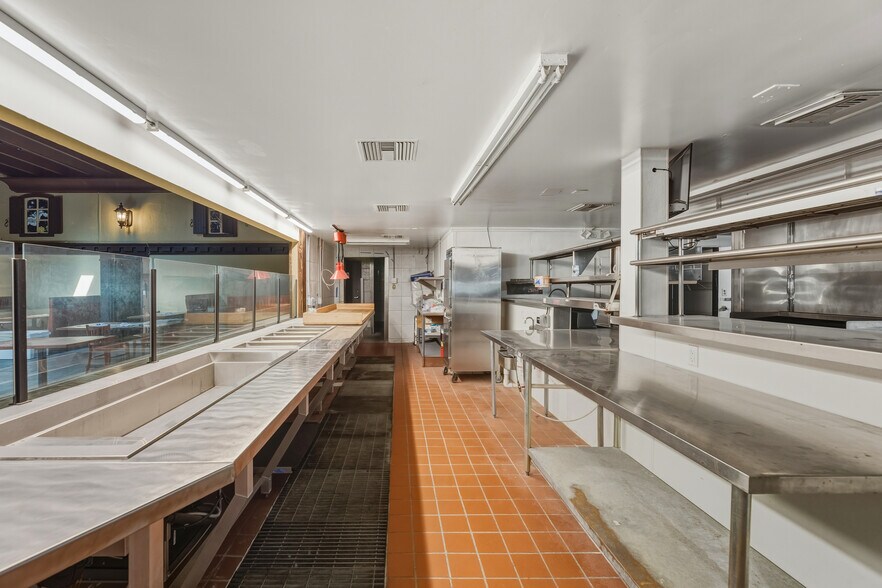 More Photos Of 300 N Cocoa Blvd, Cocoa Restaurant For Lease